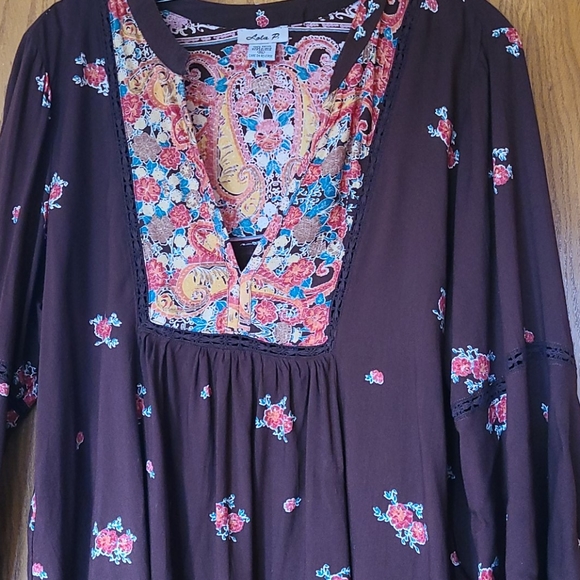 Top - Picture 2 of 3